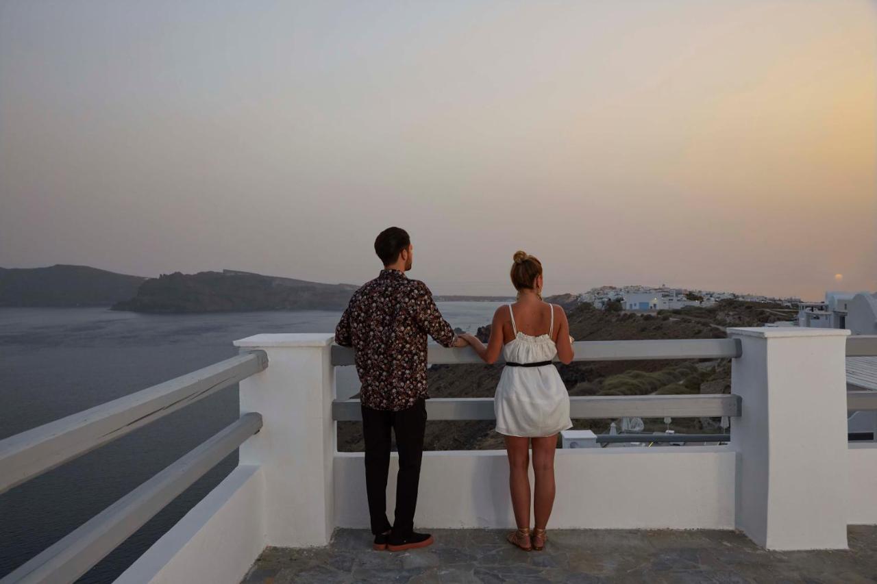 Mr And Mrs White - Santorini Oía