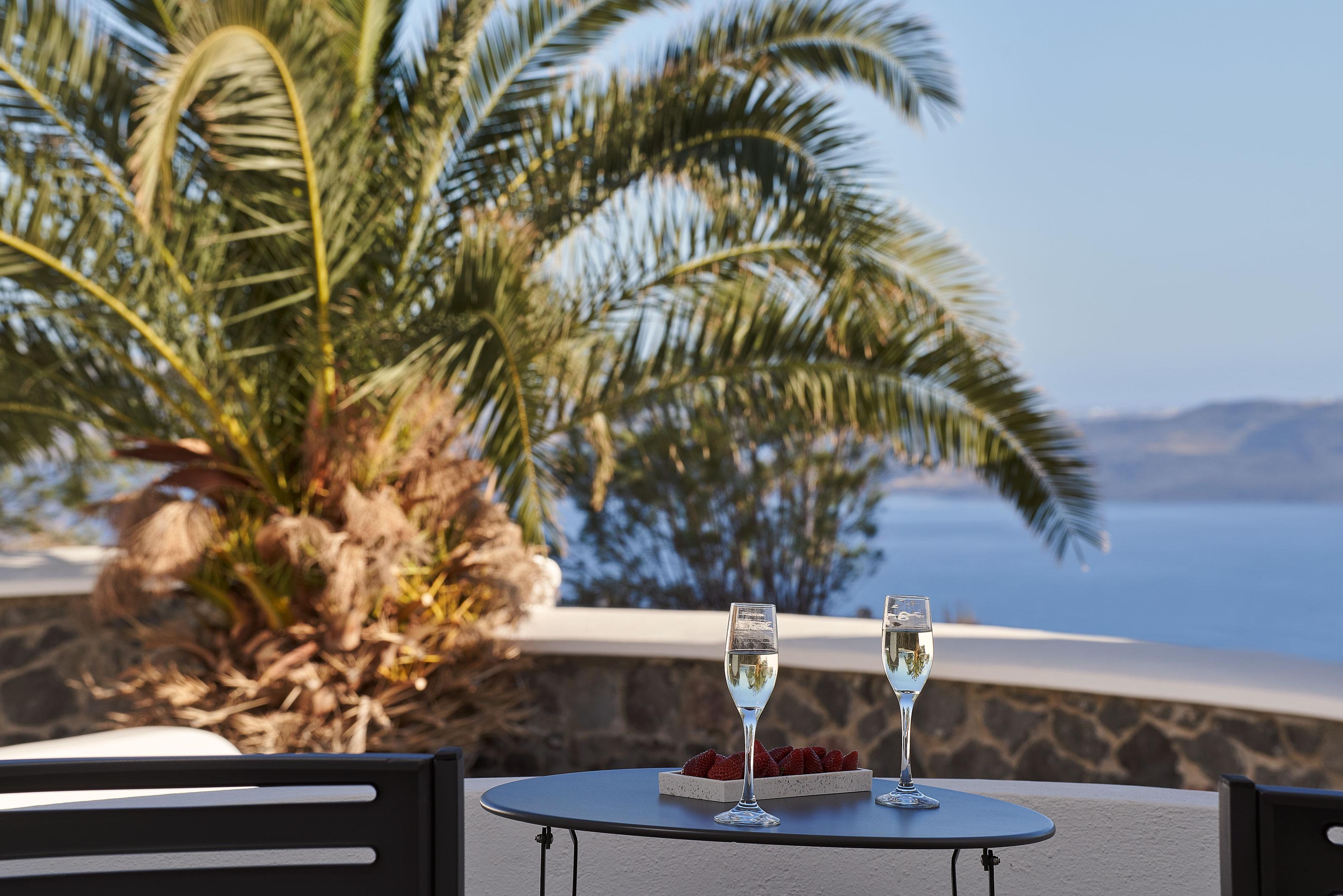Mr And Mrs White - Santorini Oía