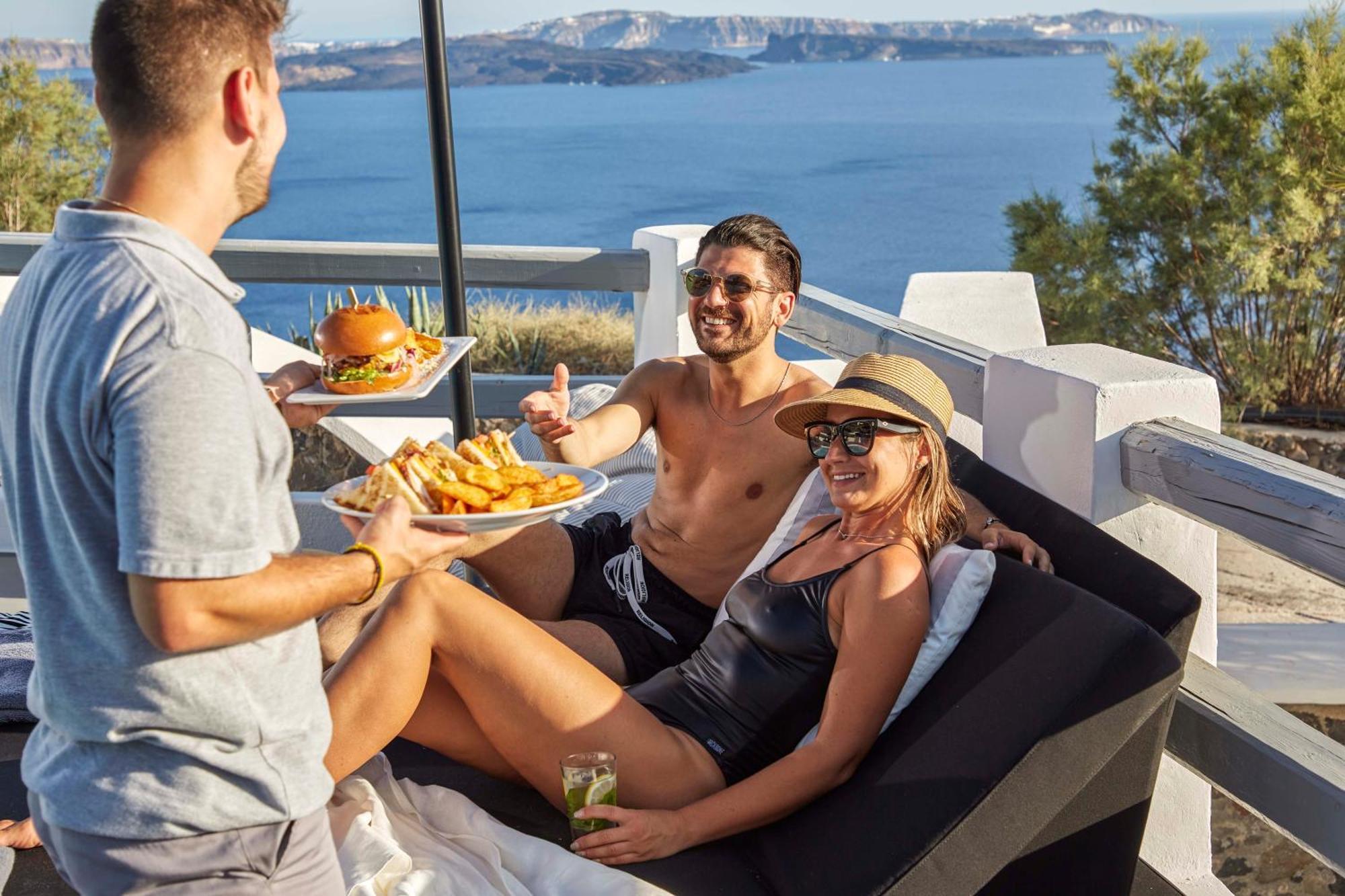 Mr And Mrs White - Santorini 4* Oía